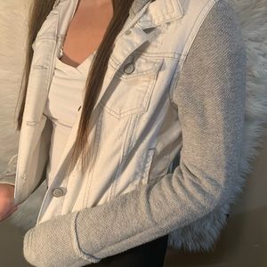 WHITE CROPPED JEAN JACKET!!
